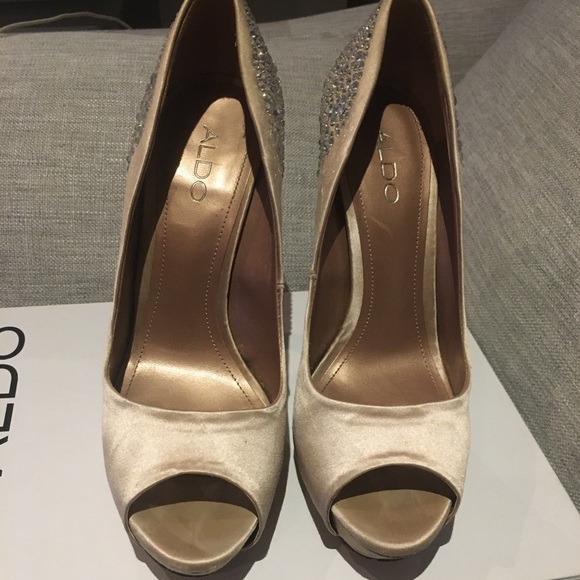 Aldo cream satin pumps with silver/clear gems on heel (not blue as seen in pics) - Picture 2 of 8